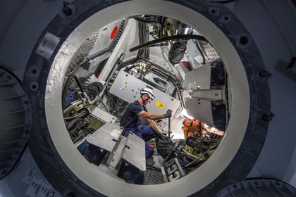 worker-inside-wind-turbine-nacelle-1024x683-1
